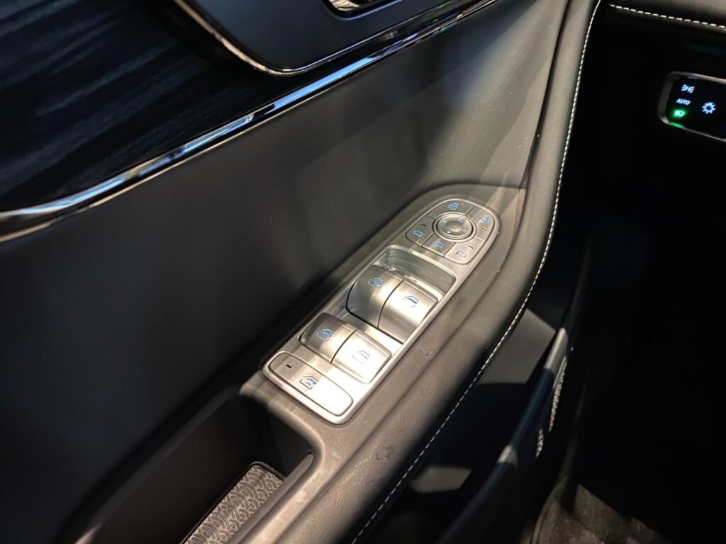 7612811_14_W_5ee60438f3